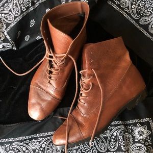 Vintage brown leather lace up boots 8.5
